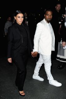 Kim Kardashian feet photo thumbnail