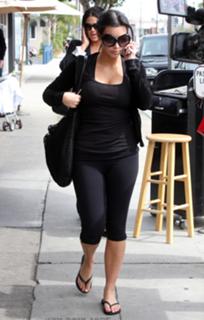 Kim Kardashian feet photo thumbnail