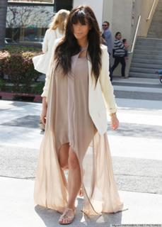 Kim Kardashian feet photo thumbnail