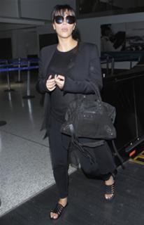 Kim Kardashian feet photo thumbnail