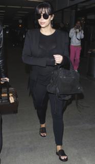 Kim Kardashian feet photo thumbnail