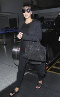 Kim Kardashian feet photo thumbnail