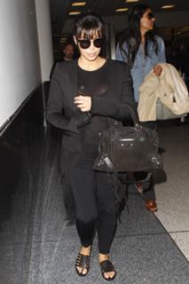 Kim Kardashian feet photo thumbnail