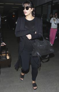 Kim Kardashian feet photo thumbnail