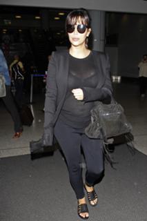 Kim Kardashian feet photo thumbnail