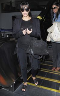 Kim Kardashian feet photo thumbnail