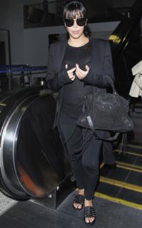 Kim Kardashian feet photo thumbnail