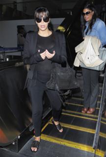 Kim Kardashian feet photo thumbnail