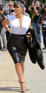 Kim Kardashian feet photo thumbnail