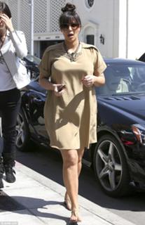 Kim Kardashian feet photo thumbnail