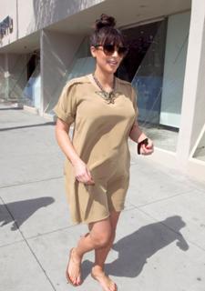 Kim Kardashian feet photo thumbnail