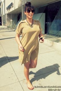 Kim Kardashian feet photo thumbnail