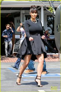 Kim Kardashian feet photo thumbnail