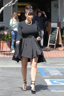 Kim Kardashian feet photo thumbnail