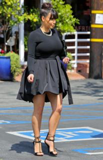 Kim Kardashian feet photo thumbnail