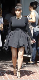 Kim Kardashian feet photo thumbnail