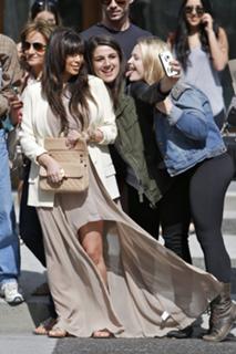 Kim Kardashian feet photo thumbnail