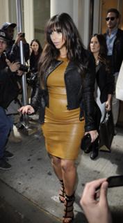 Kim Kardashian feet photo thumbnail