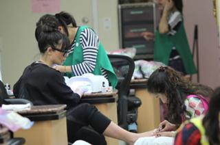 Kim Kardashian feet photo thumbnail