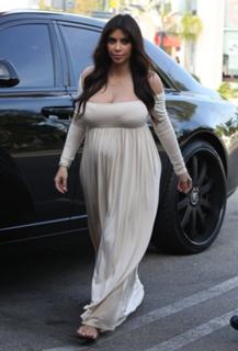 Kim Kardashian feet photo thumbnail