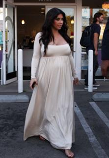 Kim Kardashian feet photo thumbnail