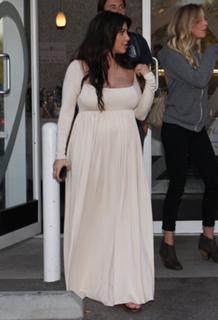 Kim Kardashian feet photo thumbnail
