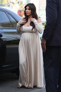 Kim Kardashian feet photo thumbnail