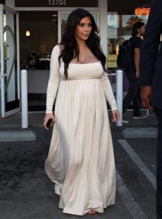 Kim Kardashian feet photo thumbnail