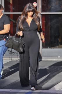 Kim Kardashian feet photo thumbnail