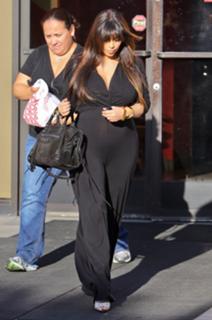 Kim Kardashian feet photo thumbnail