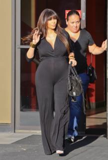 Kim Kardashian feet photo thumbnail