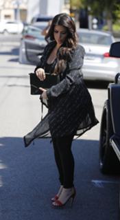 Kim Kardashian feet photo thumbnail