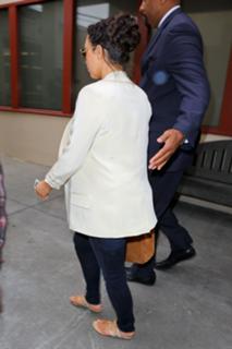 Kim Kardashian feet photo thumbnail