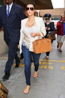 Kim Kardashian feet photo thumbnail