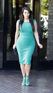 Kim Kardashian feet photo thumbnail
