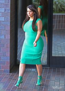 Kim Kardashian feet photo thumbnail