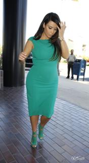 Kim Kardashian feet photo thumbnail