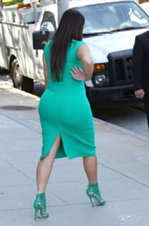 Kim Kardashian feet photo thumbnail
