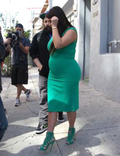Kim Kardashian feet photo thumbnail