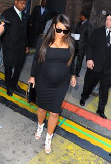 Kim Kardashian feet photo thumbnail