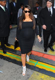 Kim Kardashian feet photo thumbnail
