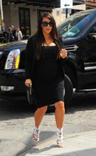 Kim Kardashian feet photo thumbnail
