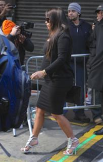 Kim Kardashian feet photo thumbnail