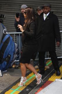 Kim Kardashian feet photo thumbnail