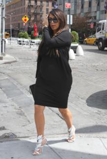 Kim Kardashian feet photo thumbnail