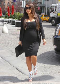 Kim Kardashian feet photo thumbnail