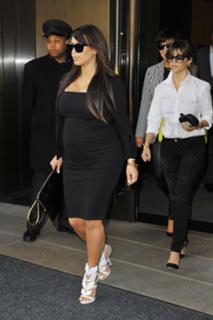 Kim Kardashian feet photo thumbnail