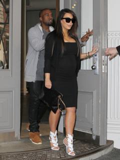 Kim Kardashian feet photo thumbnail