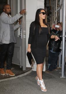 Kim Kardashian feet photo thumbnail