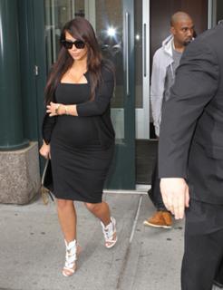 Kim Kardashian feet photo thumbnail